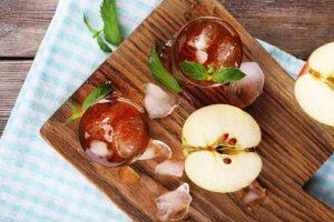 5 Ways to Add Apples to Your Cocktails