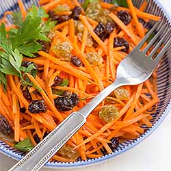 Check out this delicious carrot raisin salad with fresh lemon aioli, and make your own at home. | Foodal.com