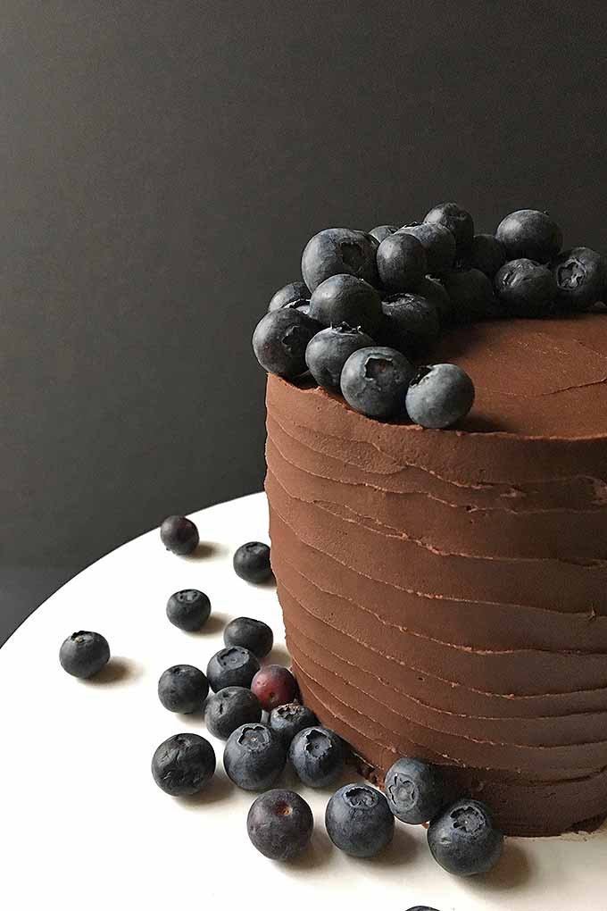 Use sinfully decadent chocolate ganache to decorate your next cake. We share the recipe: https://foodal.com/recipes/desserts/chocolate-ganache/
