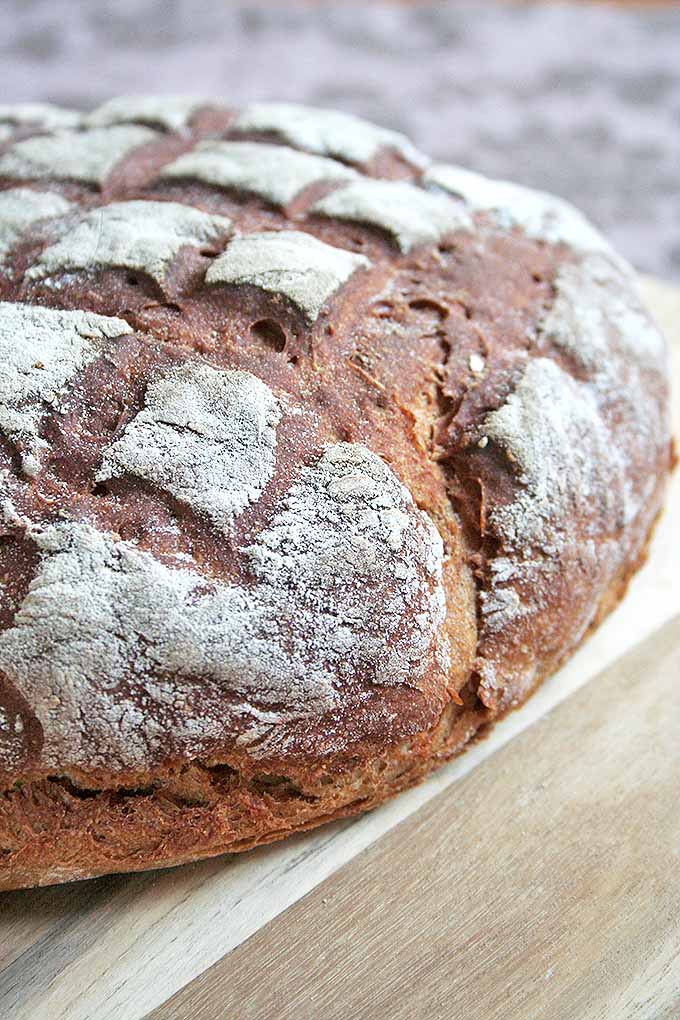 For all the artisan bread lovers out there! You need to try this recipe for our homemade German dark rye bread. We share the recipe: https://foodal.com/recipes/breads/dark-rye-bread-a-european-tradition/
