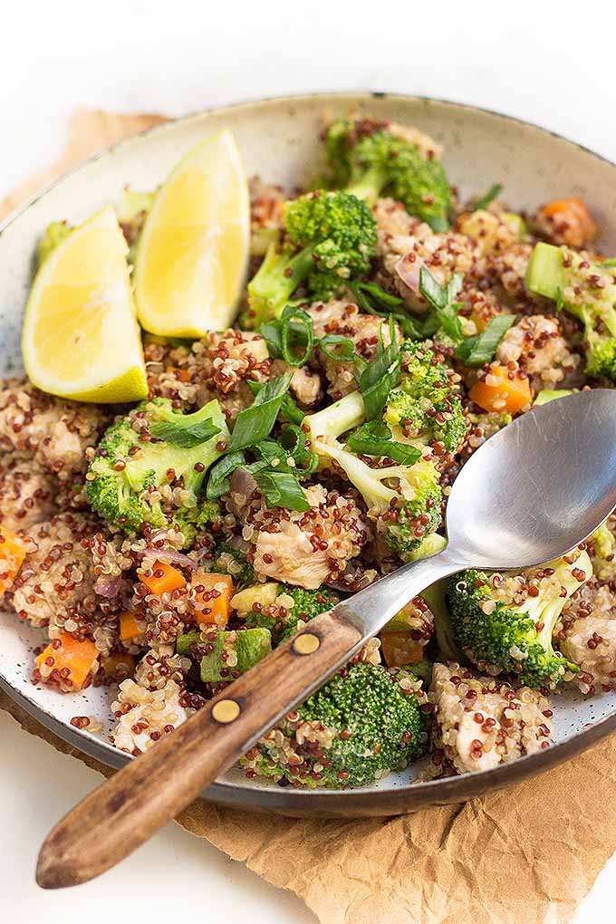 Want a healthy meal packed with complex carbs and proteins? Try our lemony chicken quinoa bowls. We share the recipe: https://foodal.com/recipes/grains-and-legumes/lemon-chicken-quinoa-bowl/