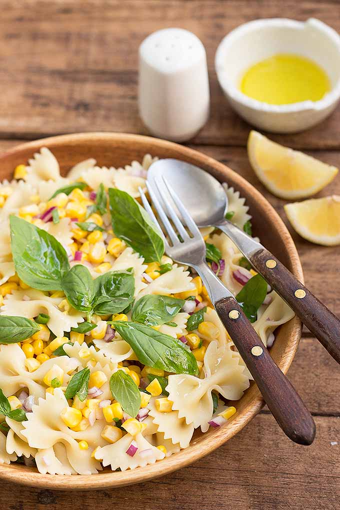 Enjoy a big bowl of fresh and lemony corn pasta salad with our recipe: https://foodal.com/recipes/sides/fresh-corn-pasta-salad/