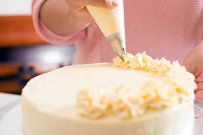 Getting the right pastry bags and tips is essential to proper cake decorating. | Foodal.com