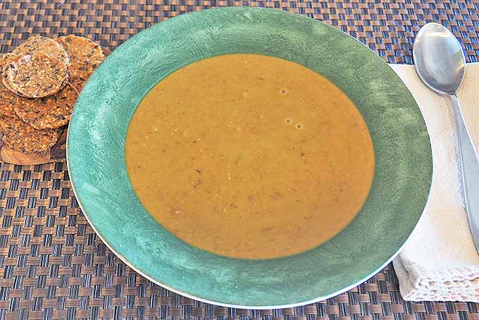 A yummy bowl of split pea soup. | Foodal.com