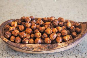Smoky and Spicy Roasted Chickpeas: A Healthy Snack with a Crunch