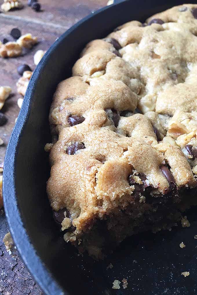 Go BIG with your dessert! Make our giant chocolate chip cookie baked in a skillet! We share the recipe now: https://foodal.com/recipes/desserts/pan-cookie/