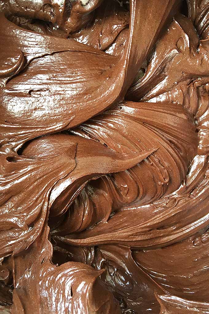 Who can resist this thick and creamy cocoa fudge frosting? You'll be spreading this on all of your cakes, cookies, and brownies from now on! We share the recipe: https://foodal.com/recipes/desserts/cocoa-fudge-frosting/
