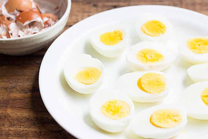 Make the Best Guacamole Deviled Eggs | Foodal.com