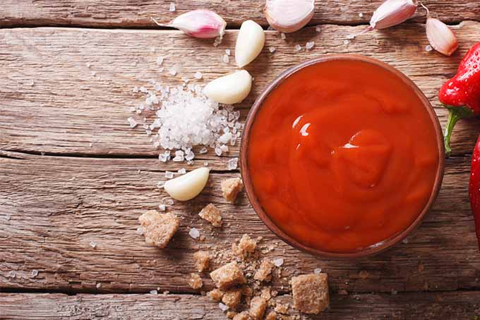 Sriracha is a foodie cult-favorite condiment | Foodal.com