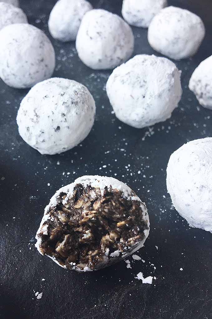 Have you ever had the desire for a sweet treat, but didn’t have the desire to turn on the oven? Create a yummy dessert with just a few simple ingredients! We share the recipe now: https://foodal.com/recipes/desserts/butter-balls-a-deliciously-simple-no-bake-cookie/