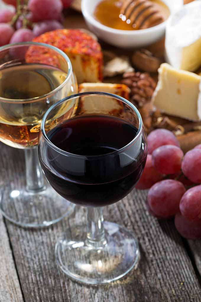 Not sure how to make the right choice of wine to cook and serve with your recipe? Follow our top 9 tips for choosing and using the best varieties. Read more now: https://foodal.com/knowledge/paleo/cooking-with-wine/