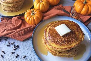 Fluffy Pumpkin Spice Pancakes | Foodal.com