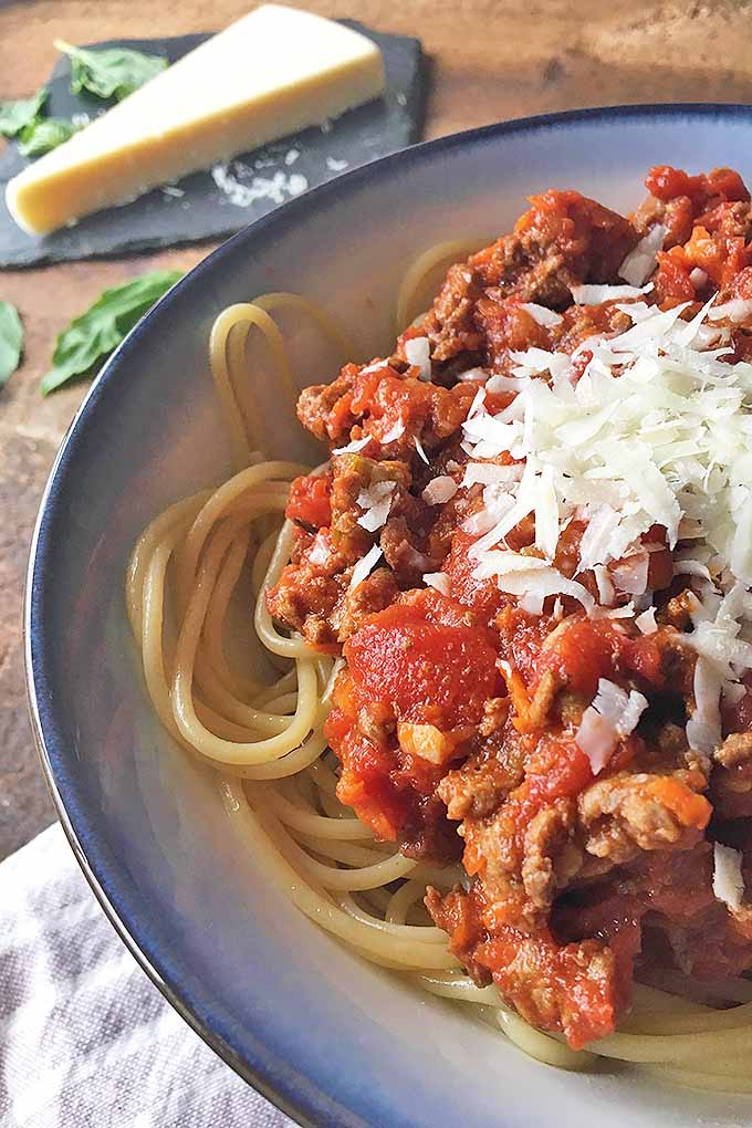 Looking for a new slow cooker recipe? Make our easy spaghetti meat sauce. We share the recipe now: https://foodal.com/recipes/sauces/slow-cooker-spaghetti-meat-sauce/