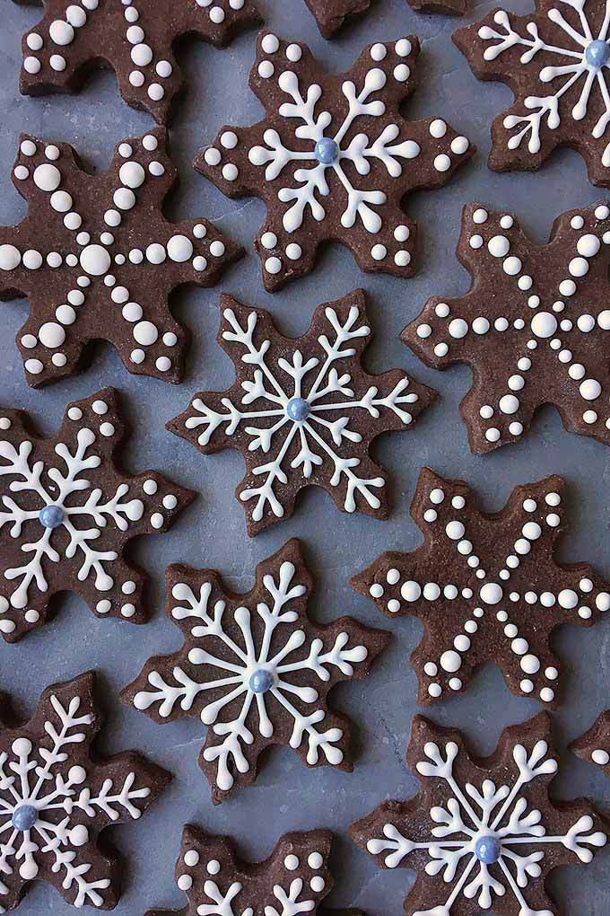Give your usual holiday cookies a chocolaty update with our fudgy and sweet brownie cut-out recipe: https://foodal.com/recipes/cookies/brownie-roll-out/