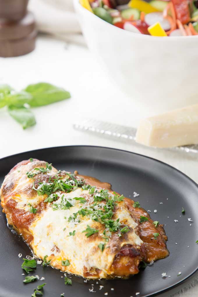 Are you looking for a quick and easy Italian inspired weeknight meal? Look no further than this lovely chicken Parmesan dish. 50 minutes from start to finish! 