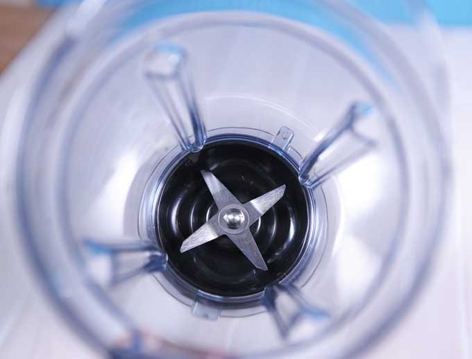 A closeup of the blades at the bottom of the Vitamix S55 Personal Blender Container.