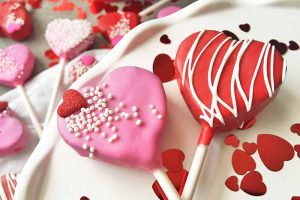 Skip the Flowers – Valentine’s Day Cake Pops will Make Anyone Fall in Love!