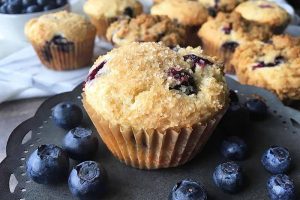 Simple and Classic Blueberry Muffins