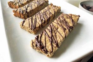 Whole Wheat Oat Bars with Chocolate Drizzle: All of the Sweet Flavors, None of the Guilt!
