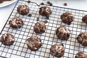 The Ultimate Cookies ‘n’ Cream Spelt Cookies