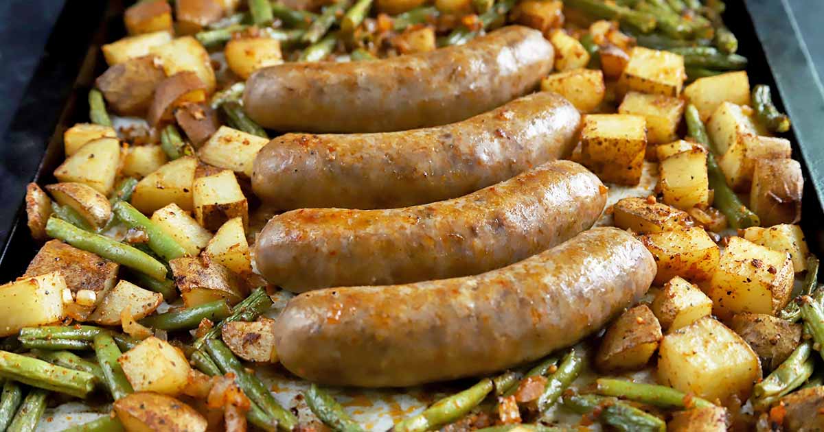 https://foodal.com/wp-content/uploads/2020/03/Sausage-and-Vegetables-Prepared-on-a-Sheet-Pan.jpg