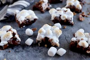 Chocoholics Rejoice Over These Rocky Road Brownies