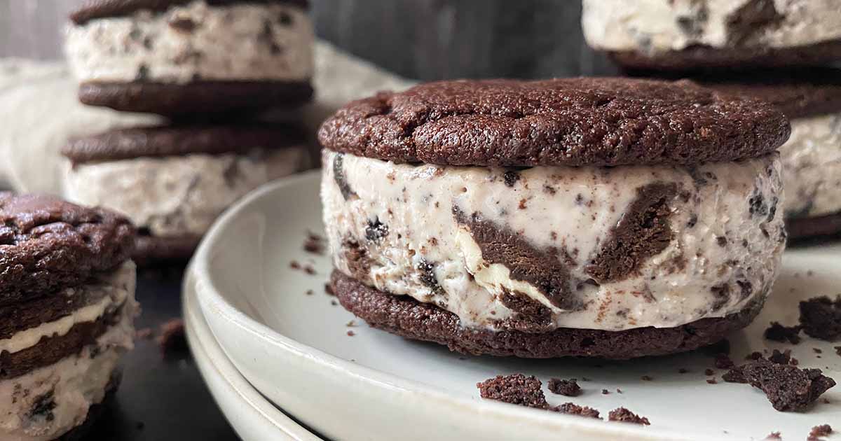 https://foodal.com/wp-content/uploads/2021/06/Chocolate-Cookies-and-Ice-Cream.jpg