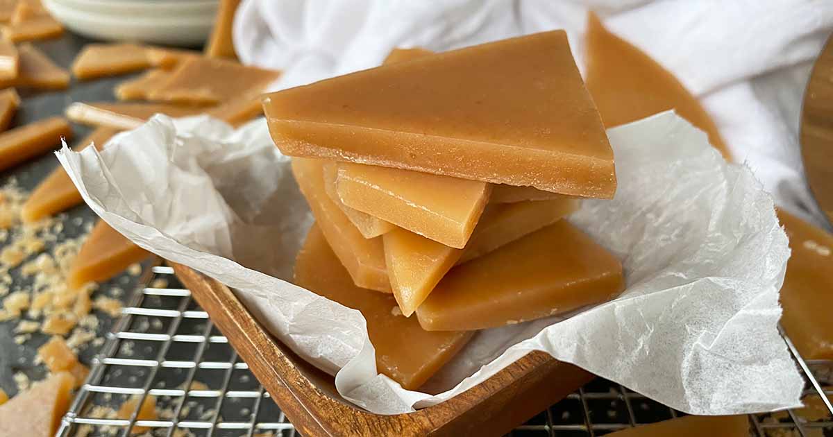 https://foodal.com/wp-content/uploads/2021/12/Perfectly-Crunchy-and-Caramelized-Homemade-Toffee-Recipe.jpg