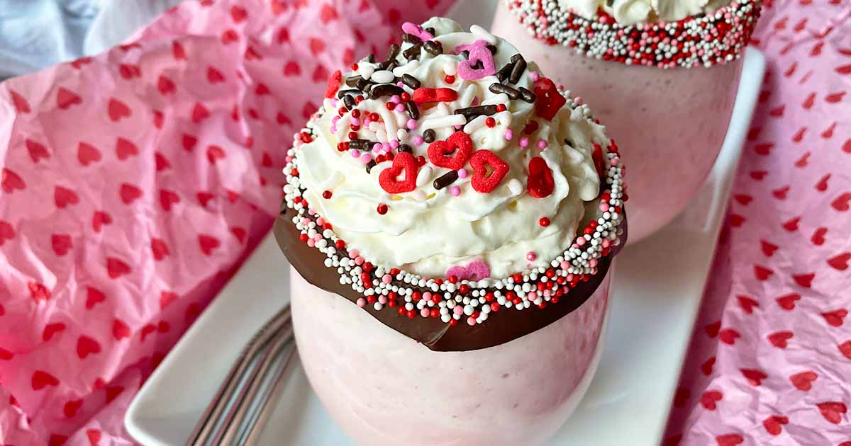 https://foodal.com/wp-content/uploads/2022/01/Chocolate-Dipped-Strawberry-Milkshakes-A-Treat-for-Valentines-Day.jpg