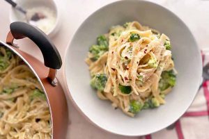 Pasta with Alfredo Sauce and Broccoli