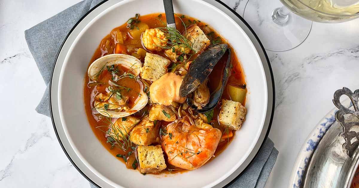 https://foodal.com/wp-content/uploads/2022/04/The-Best-French-Seafood-Stew-with-Tomato-Broth.jpg